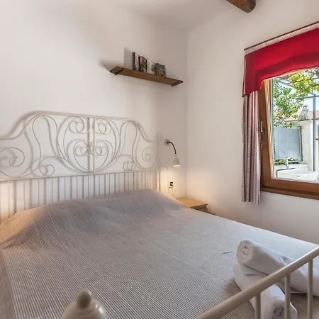 Holiday home Lovely In With Kitchen Pula