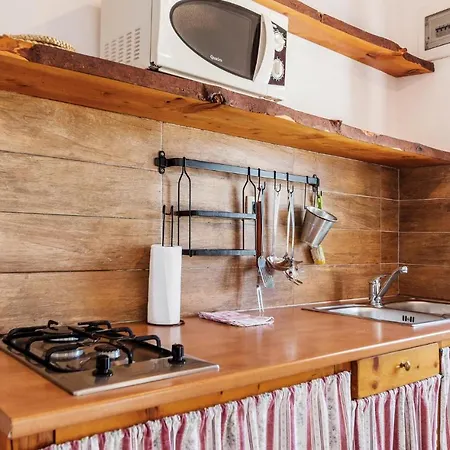 Semesterbostad Lovely In With Kitchen Pula